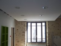 plafond suspendus avec spots intégrés